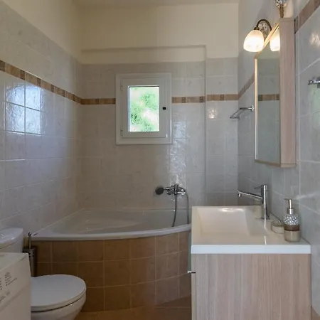Willa Haravgi 5 Bedrooms *